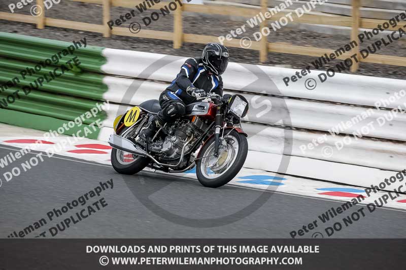 Vintage motorcycle club;eventdigitalimages;mallory park;mallory park trackday photographs;no limits trackdays;peter wileman photography;trackday digital images;trackday photos;vmcc festival 1000 bikes photographs